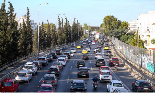 Κίνηση: Απροσπέλαστος ο Κηφισός στην άνοδο - Το μποτιλιάρισμα ξεκινάει από τον... Πειραιά