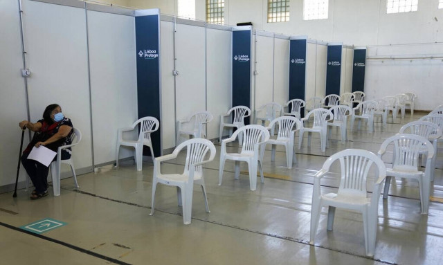 Κορονοϊός: «Πρότυπο η Πορτογαλία στον εμβολιασμό» - Έχει «τσιμπηθεί» το 90% των ενηλίκων