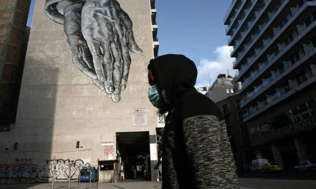 Κορονοϊός: Μετατοπίζεται στα νότια το επίκεντρο της πανδημίας – Συναγερμός σε 21 περιοχές της χώρας