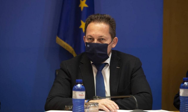 Πέτσας: Γιατί εξαιρέθηκαν οι εκκλησίες και τα σούπερ μάρκετ από τα μέτρα