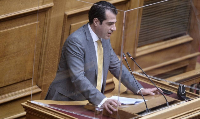 Πλεύρης: Ανοιχτό το ενδεχόμενο επιστράτευσης ιδιωτών γιατρών