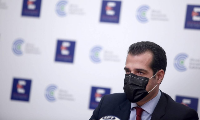 Παρέμβαση Πλεύρη για τις καταγγελίες κατά γιατρών που αποτρέπουν εγκύους να εμβολιαστούν