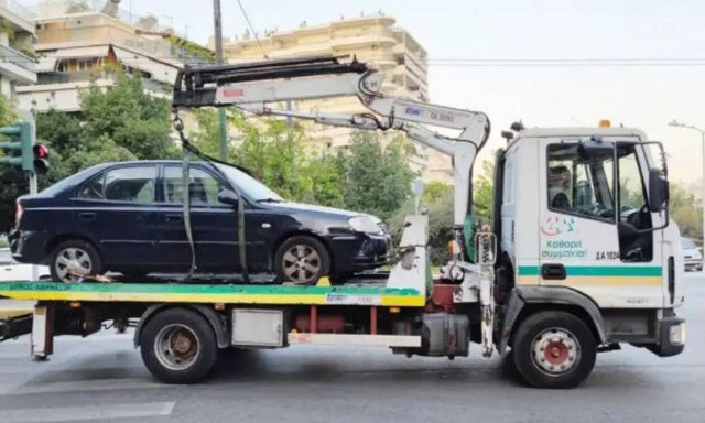 Ο Δήμος Αθηναίων απομάκρυνε 3.862 εγκαταλελειμμένα οχήματα και δίκυκλα