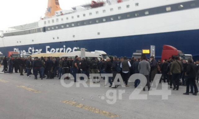 Αγρότες από την Κρήτη στον Πειραιά