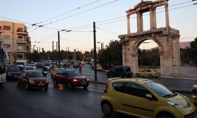 Μεγάλες αλλαγές φέρνει ο κλιματικός νόμος: «Κόκκινο» στα ρυπογόνα αυτοκίνητα
