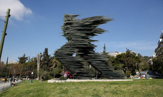 Η περιπέτεια του «Δρομέα» της Αθήνας: To μεγάλο «ταξίδι» μέχρι να φτάσει στο Χίλτον