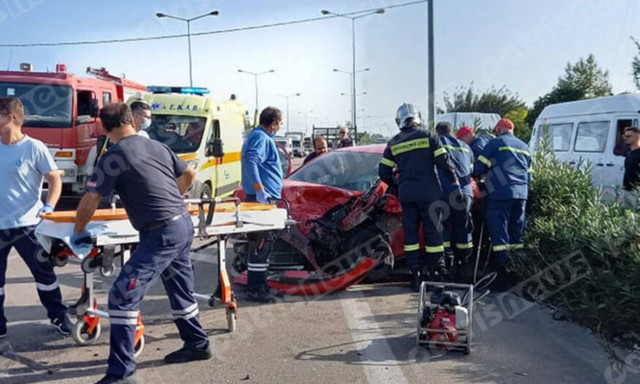 Σοβαρό τροχαίο στην Ε.Ο. Πατρών – Πύργου: Τρεις τραυματίες σε μετωπική (pics)