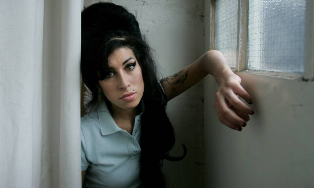 ΗΠΑ: Σε δημοπρασία η γκαρνταρόμπα της θρυλικής Έϊμι Γουάινχαουζ