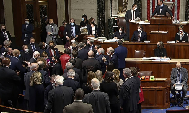 ΗΠΑ: Το Κογκρέσο ενέκρινε το νομοσχέδιο για το γιγαντιαίο πρόγραμμα επενδύσεων σε υποδομές