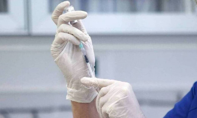 Κορονοϊος: Τα νέα μέτρα «πείθουν» τους πολίτες - Χιλιάδες σπεύδουν για την πρώτη δόση