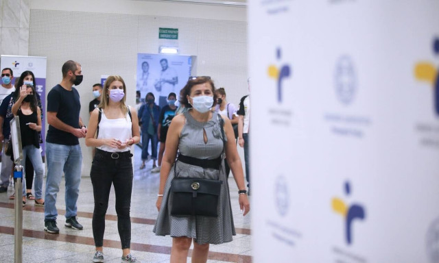 Κρούσματα σήμερα: 6.393 νέα - 43 θάνατοι και 459 διασωληνωμένοι