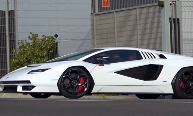 H Lamborghini Countach κάνει τα… πρώτα της βήματα