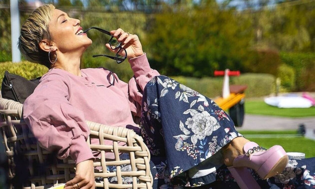 Πηνελόπη Αναστασοπούλου: Ποζάρει γυμνή στον φωτογραφικό φακό του συζύγου της (photos)