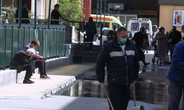 Κορονοϊός: Εκτινάχθηκαν οι εισαγωγές στα νοσοκομεία
