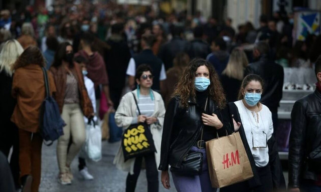 Κρούσματα: «Κίνδυνος για 10.000 μολύνσεις και 100 νεκρούς ημερησίως»