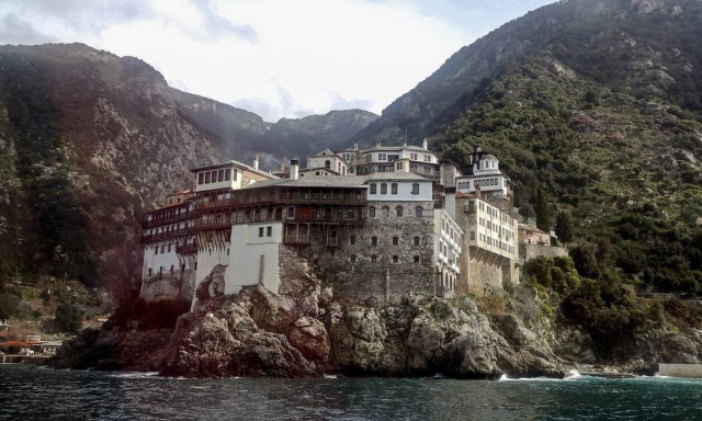 Κορονοϊός - Άγιον Όρος: Δυο νεκροί μοναχοί μέσα σε λίγες ημέρες - Τρεις είναι διασωληνωμένοι