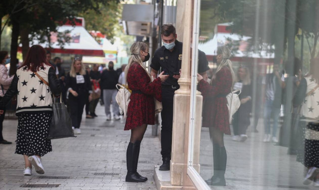 Κορονοϊός: Αυστηρότατοι έλεγχοι την πρώτη μέρα των μέτρων - Τα 228.150 ευρώ έφτασαν τα πρόστιμα