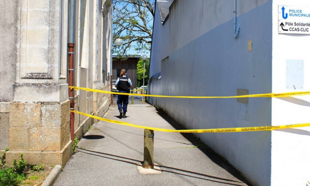 Γαλλία: «Βλέπουν» τρομοκρατία πίσω από την επίθεση με μαχαίρι - Φώναζε «Αλλάχου Άκμπαρ» ο δράστης