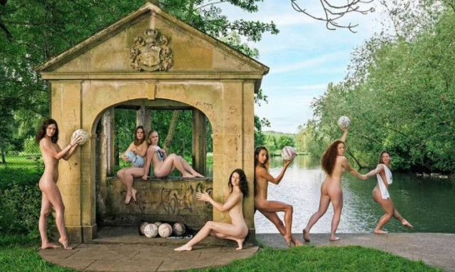 Αθλητές από το πανεπιστήμιο του Κέμπριτζ τα «πέταξαν» σε ημερολόγιο για καλό σκοπό