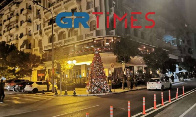 Θεσσαλονίκη: «Μύρισαν» Χριστούγεννα στην αγορά της πόλης - Στολισμένες βιτρίνες (pics-vid)