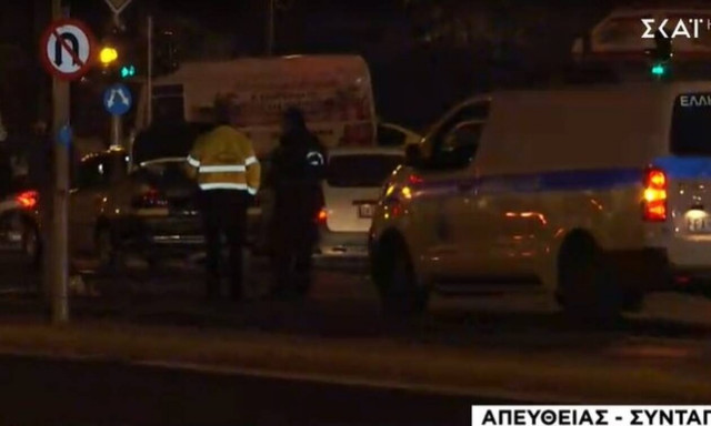 Ταξί παρέσυρε πεζό μπροστά στη Βουλή – Σε σοβαρή κατάσταση ο τραυματίας