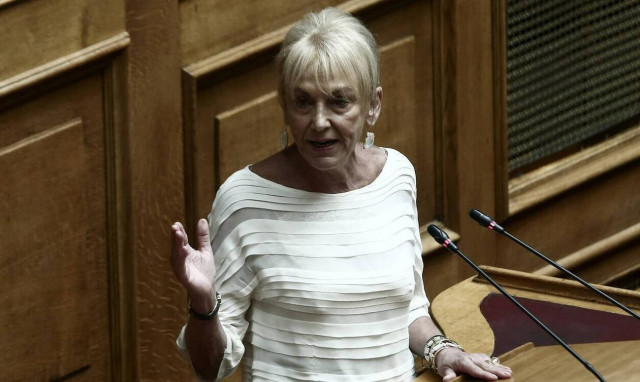 Η κυρία Φωτεινή Πιπιλή - Τι πληρώνει τελικά αυτός ο έρμος ο λαός;