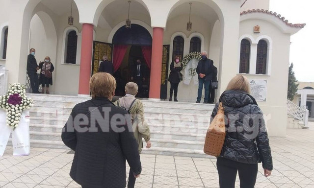 Δολοφονία στο Βόλο: Σε κλίμα οδύνης το τελευταίο «αντίο» στην 75χρονη (pics)