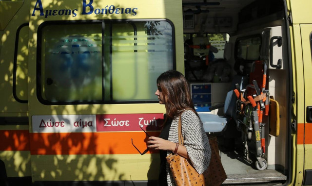 Λάρισα: Τροχαίο ατύχημα με εμπλοκή τριών αυτοκινήτων - Δύο τραυματίες