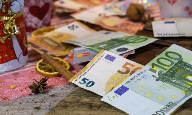 Δώρο Χριστουγέννων 2021: Μέχρι πότε πρέπει να καταβληθεί - Πώς θα το υπολογίσετε