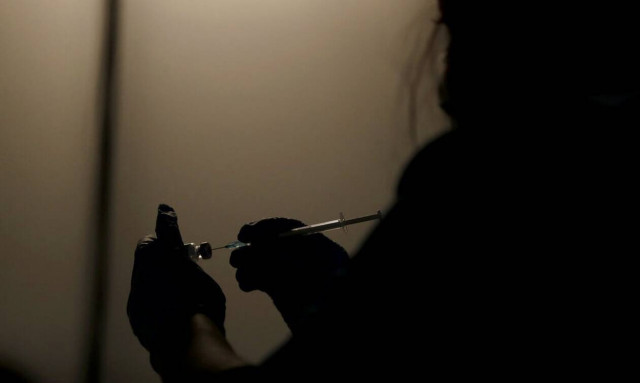 Βρετανία: Υποχρεωτικός ο εμβολιασμός των υγειονομικών έως τις αρχές Απριλίου