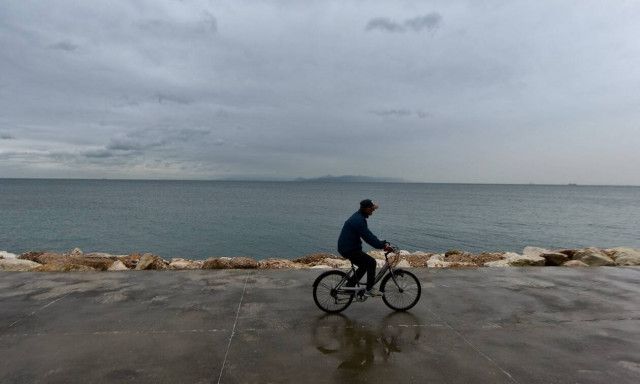 Καιρός: Πού θα σημειωθούν βροχές την Τρίτη - Πότε θα πέσει η θερμοκρασία (pics)