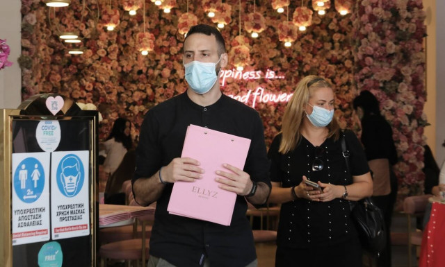 Κρούσματα σήμερα: Εκτίμηση για έως και 8.000 μολύνσεις - Ανησυχούν τα λύματα