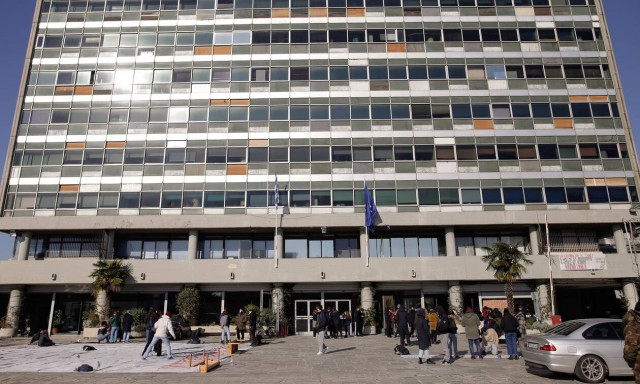 Συναγερμός στο ΑΠΘ: Περισσότερα από 400 κρούσματα