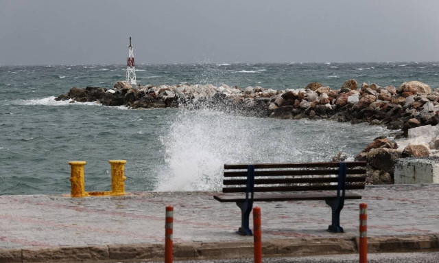 Καιρός: Βροχές, πτώση της θερμοκρασίας και θυελλώδεις άνεμοι την Πέμπτη