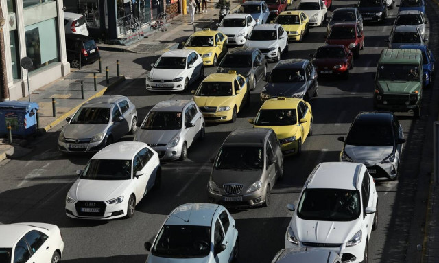 Κίνηση: Μεγάλη ταλαιπωρία σε Κηφισό, Κηφισίας, Κατεχάκη – Δείτε χάρτες