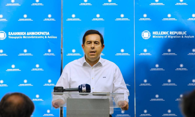 Μηταράκης: Το ελληνικό λιμενικό σώζει ζωές – Τι είπε για την Ολλανδή δημοσιογράφο