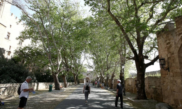 Ομαδικοί βιασμοί στη Ρόδο: Στο εδώλιο η σπείρα που βίαζε ανυποψίαστες μεθυσμένες τουρίστριες