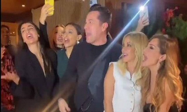 Άννα Βίσση – Δέσποινα Βανδή: Νέο φιλί στο στόμα! (photos)