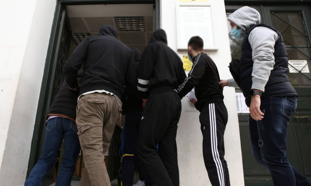 Συμμορία ανηλίκων στον Κολωνό