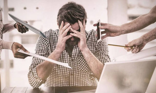 Ξύπνησες στρεσαρισμένος; Εύκολοι τρόποι για να το μειώσεις εδώ και τώρα