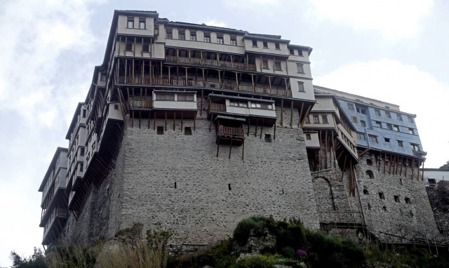 Kαταγγελία για το Άγιο Όρος: Επισκέπτες βάζουν αντισηπτικό στη μύτη για να βγει αρνητικό rapid test