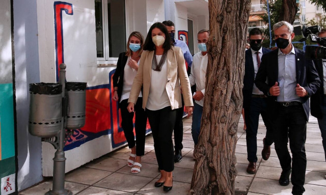 Kεραμέως: Δεν υπάρχει συζήτηση για κλείσιμο σχολείων – Πόσοι έχουν εμβολιαστεί στην εκπαίδευση