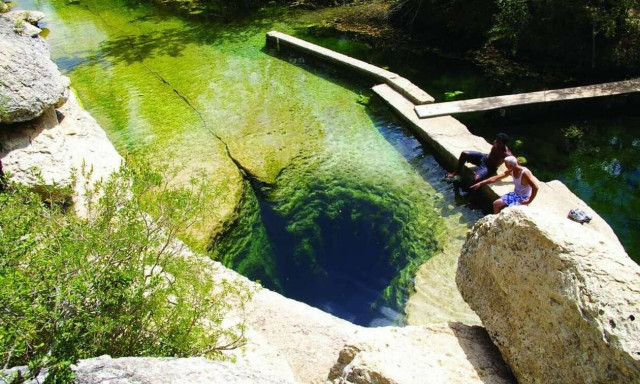 Το πηγάδι του θανάτου: Πάνω από 300 νεκροί - Βούτηξαν και δεν βγήκαν ποτέ ξανά στην στεριά (photos)
