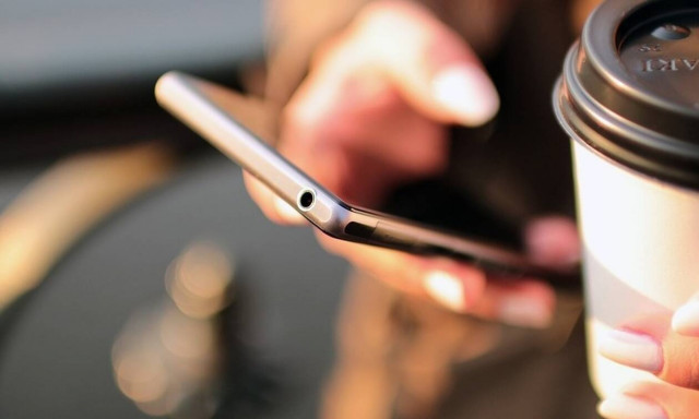 Νέα απάτη με... αναπάντητη - Πώς κυκλώματα από Ουκρανία και Αλβανία μάς αδειάζουν τους λογαριασμούς