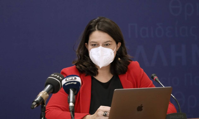 Κεραμέως: Δεν θα κλείσουν τα σχολεία λόγω κορονοϊού - Πόσα τμήματα είναι κλειστά στην επικράτεια