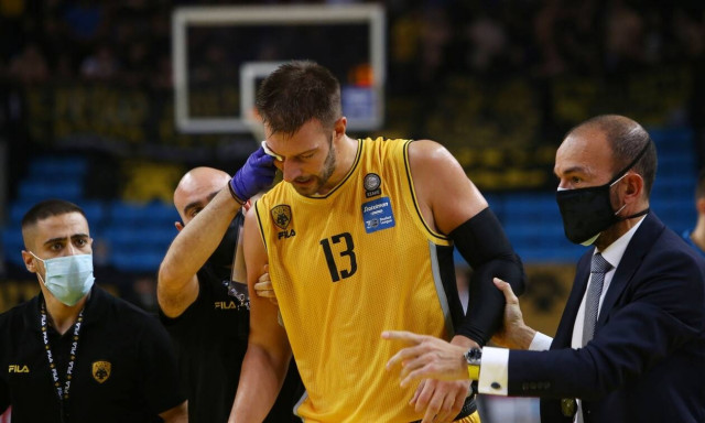 ΑΕΚ: Στο νοσοκομείο ο Γέλοβατς, λιποθύμησε στην προπόνηση - «Σοβαρό πρόβλημα υγείας»