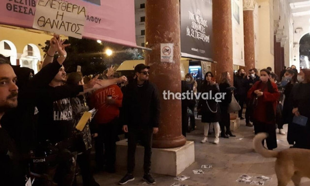 Θεσσαλονίκη: Ένταση στην πορεία μη εμβολιασμένων (vid)