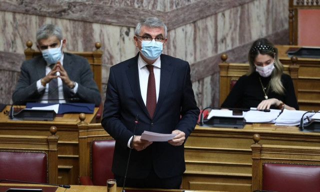 Στόχος οι 30.000 απονομές εκκρεμών συντάξεων τον μήνα – Τι υποστήριξε ο Πάνος Τσακλόγλου στη Βουλή