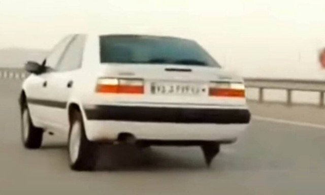 Το Citroen Xantia τρέχει με 200 χλμ./ώρα με τρεις τροχούς