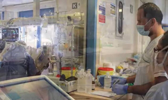 Κύπρος: Στην εντατική ανεμβολίαστος 23χρονος με κορονοϊό